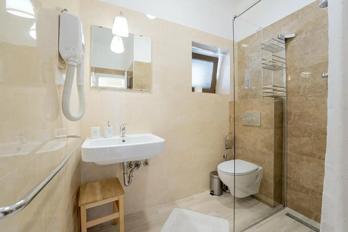 Villa Valade In Bale - Haus Fuer 6 Personen