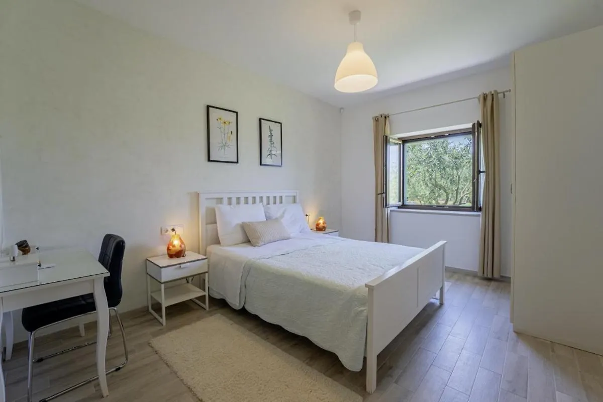 Villa Valade In Bale - Haus Fuer 6 Personen