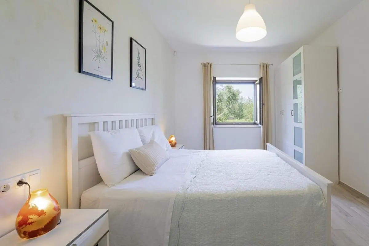 Villa Valade In Bale - Haus Fuer 6 Personen