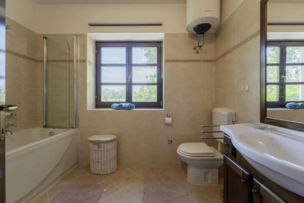Villa Valade In Bale - Haus Fuer 6 Personen Croatia