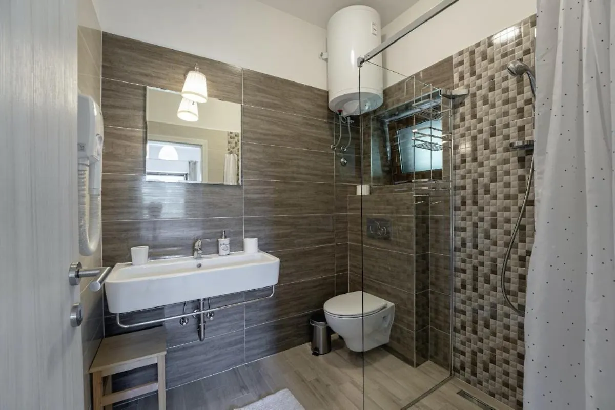 Villa Valade In Bale - Haus Fuer 6 Personen