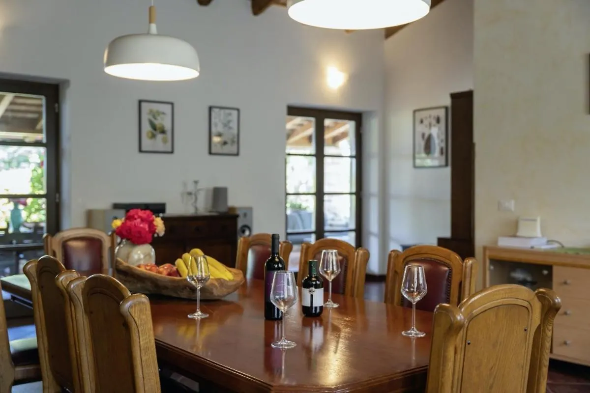 Villa Valade In Bale - Haus Fuer 6 Personen