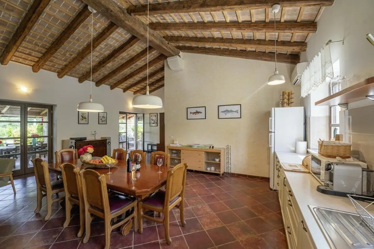 Villa Valade In Bale - Haus Fuer 6 Personen 0*,