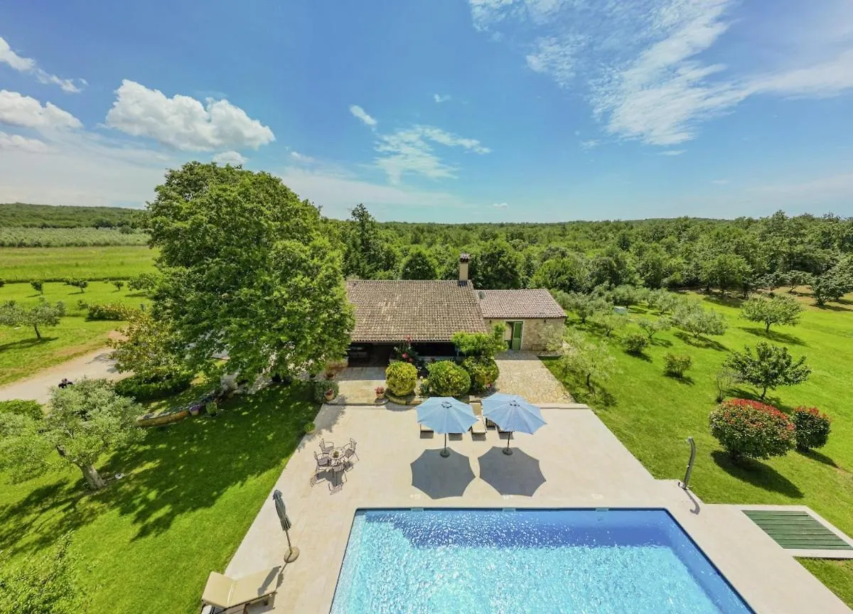 Villa Valade In Bale - Haus Fuer 6 Personen