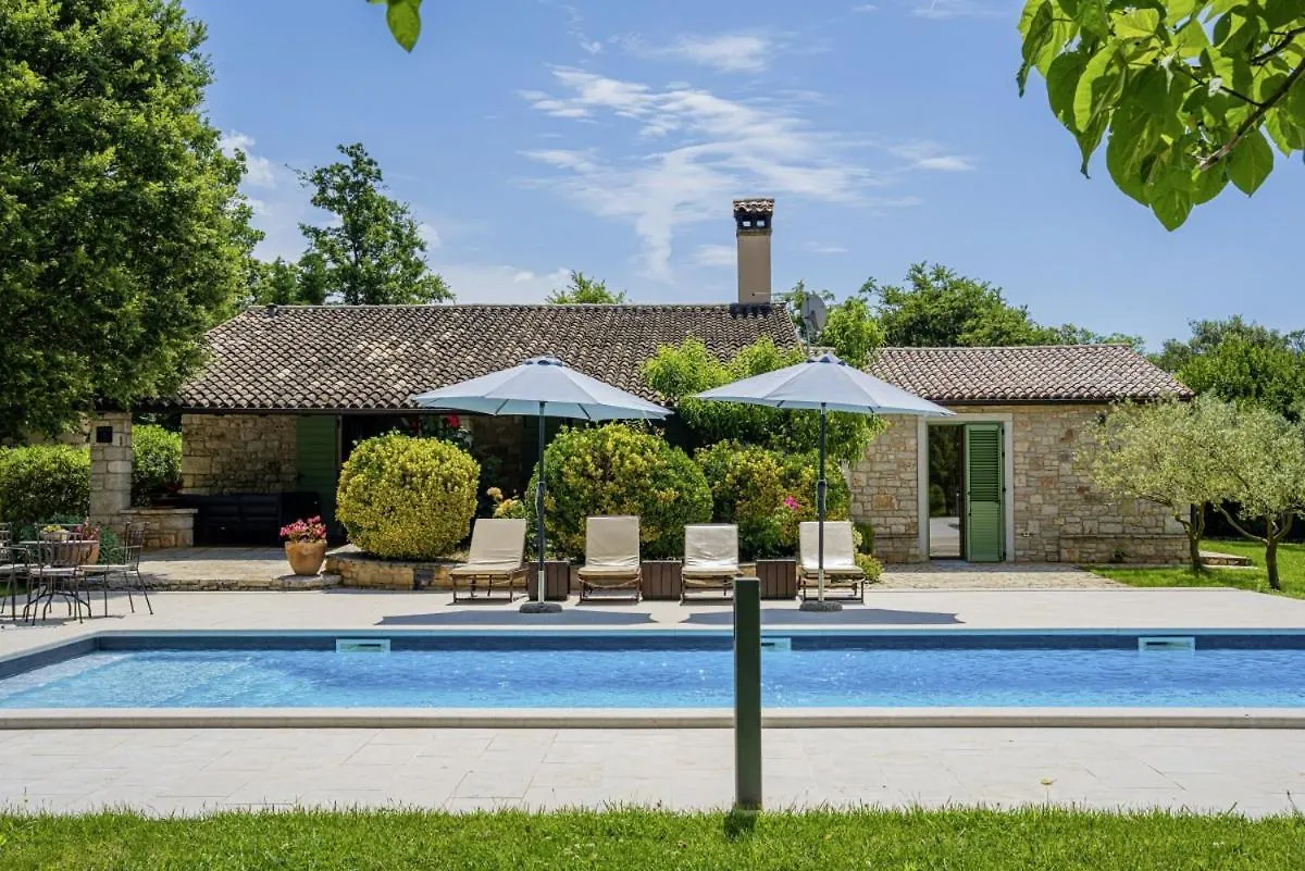 Villa Valade In Bale - Haus Fuer 6 Personen
