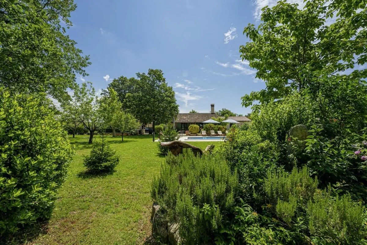 Villa Valade In Bale - Haus Fuer 6 Personen