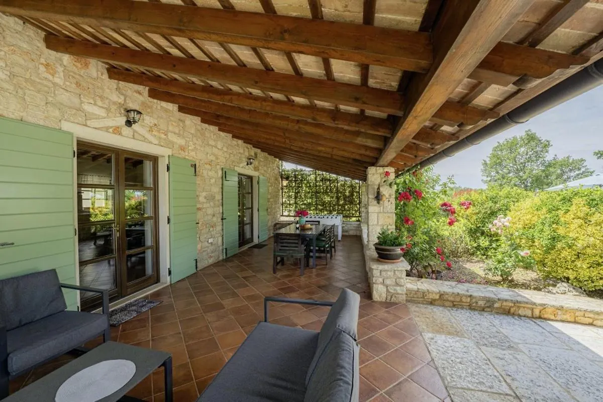 Villa Valade In Bale - Haus Fuer 6 Personen