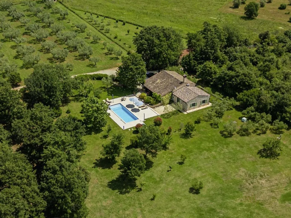Villa Valade In Bale - Haus Fuer 6 Personen