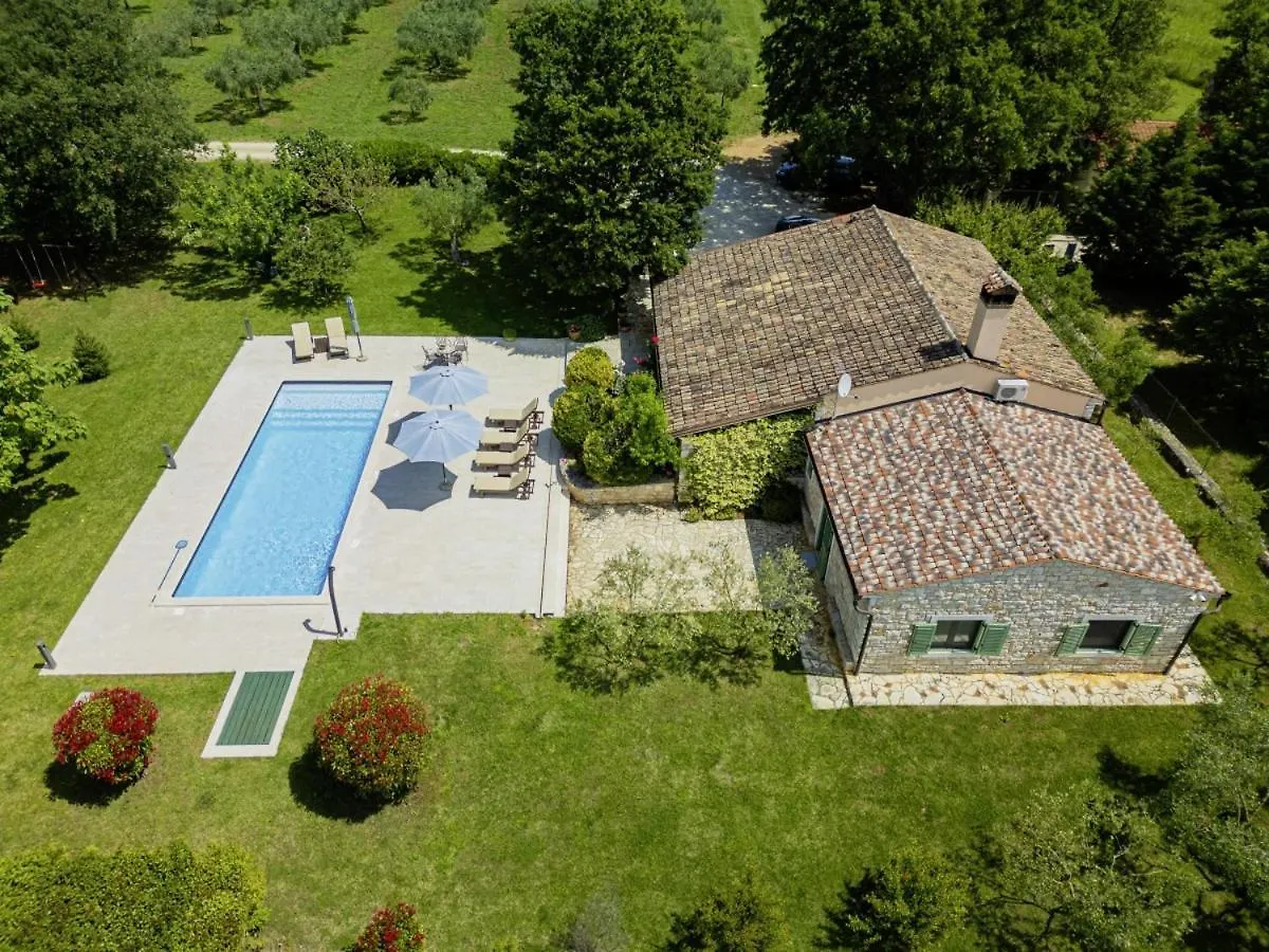 Villa Valade In Bale - Haus Fuer 6 Personen