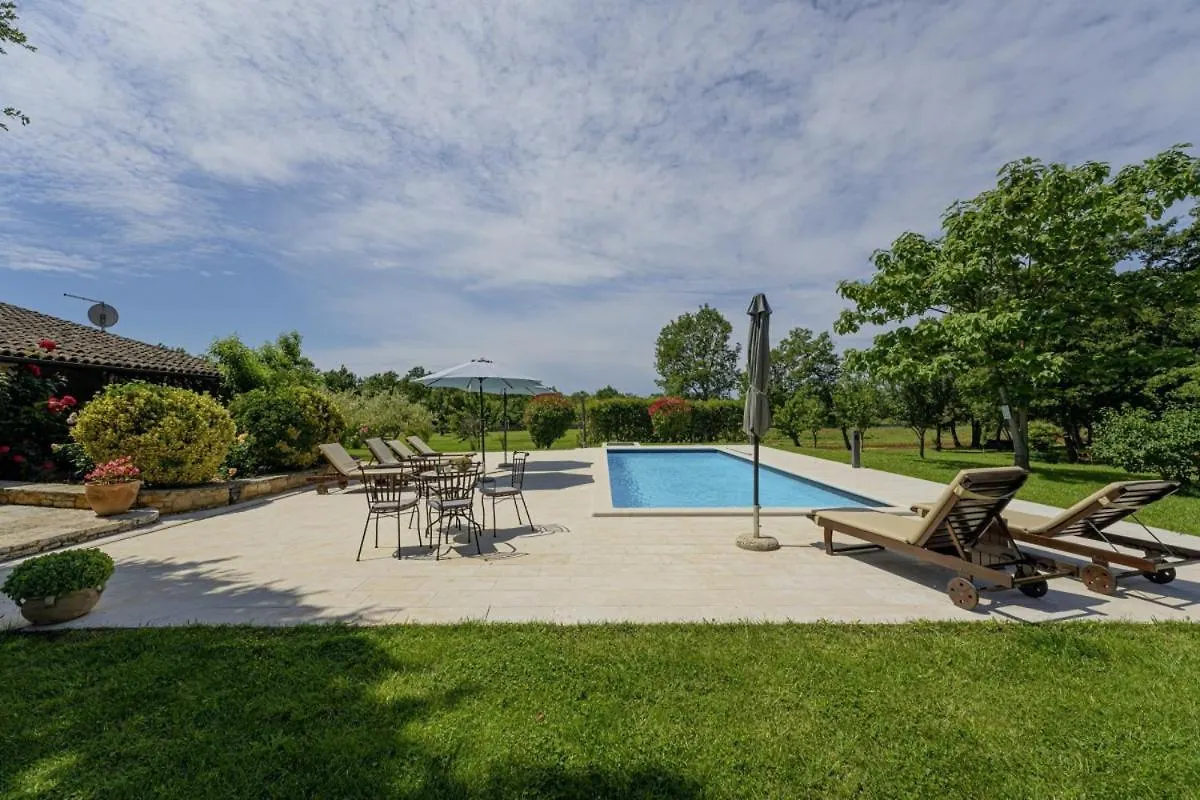 Villa Valade In Bale - Haus Fuer 6 Personen 0*,