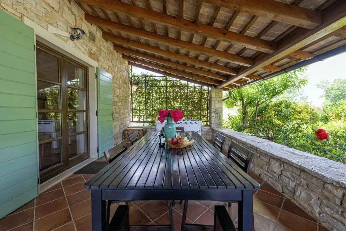 Villa Valade In Bale - Haus Fuer 6 Personen